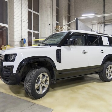 Land Rover Defender 110