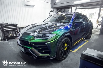 Lamborghini Urus chameleon