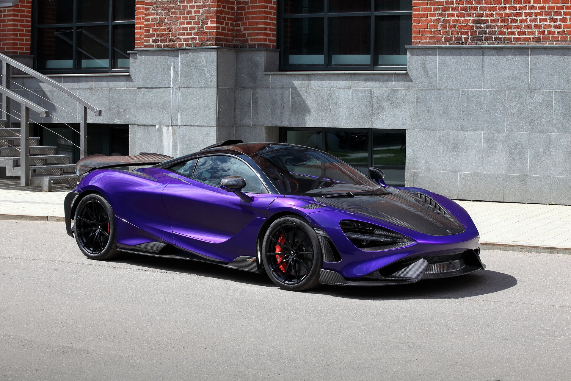 765 LT Coupe Carbon Edition - gallery 4